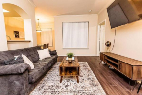 Cozy New 2BD/2BTH WiFi - Pool - Parking !